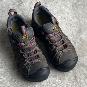 KEEN Utility Women's Flint Low grey rose pink hiking shoe- size 10